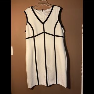 Un Jour Ailleurs nouvelle collection white black sleeveless NWTS
